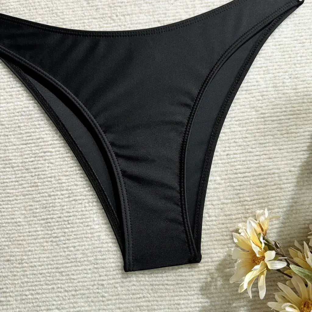 Conjunto Biquíni Cintura Alta e Saída de Praia Elegante