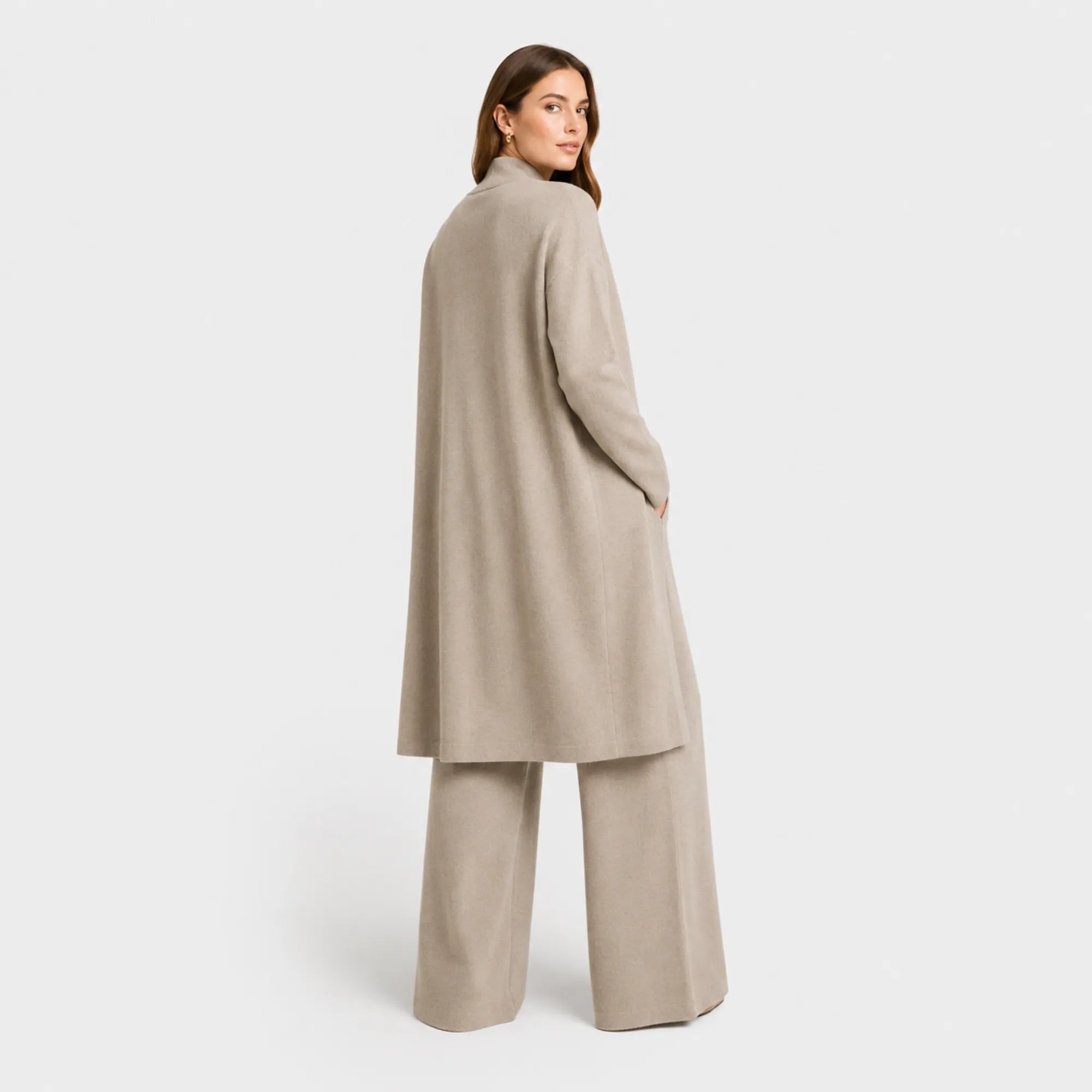 Look Feminino Sofisticado em Tricô Canelado com Cardigan Longo e Modelagem Premium