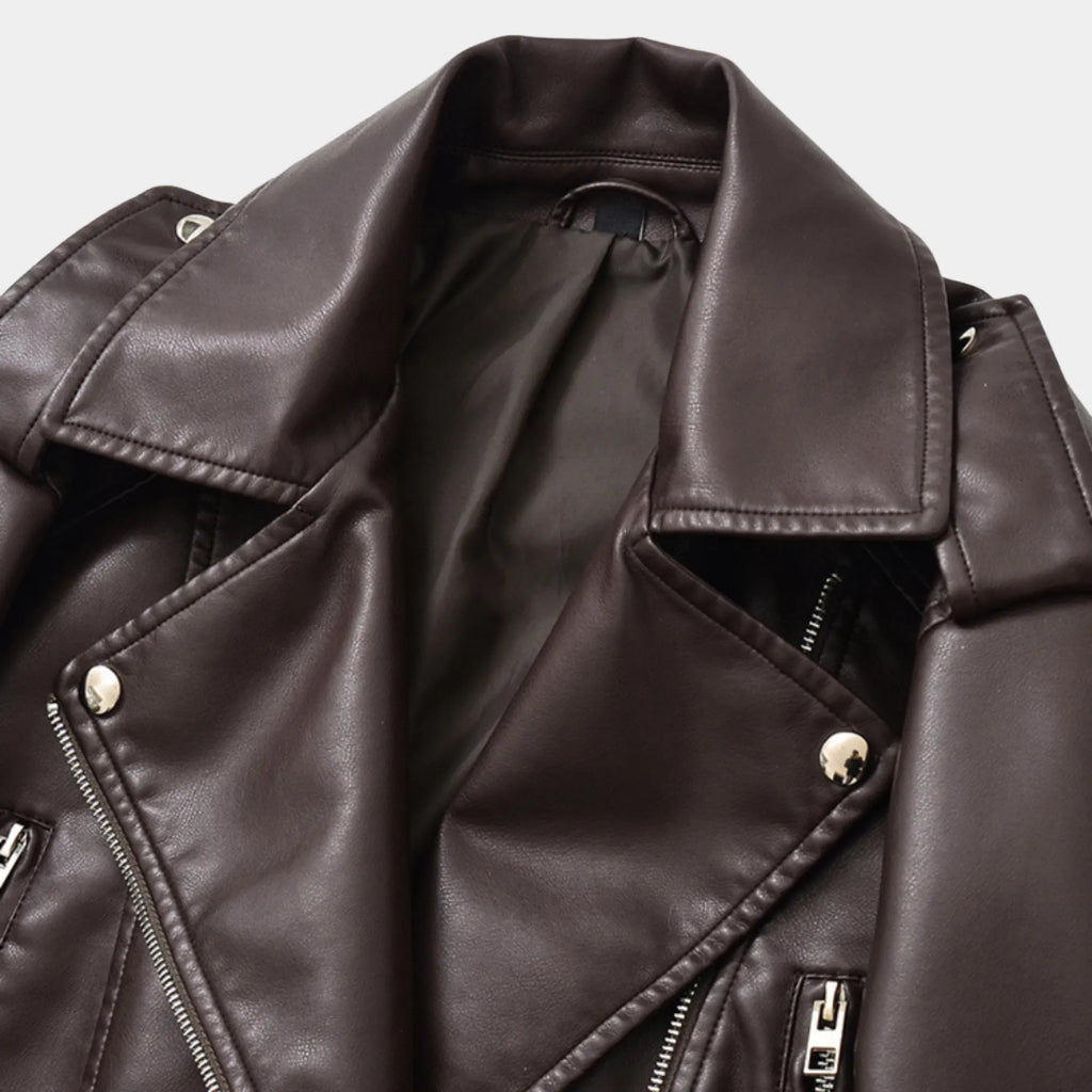 Detalhes da jaqueta de couro feminina marrom premium com zíper frontal e bolsos funcionais estilo biker