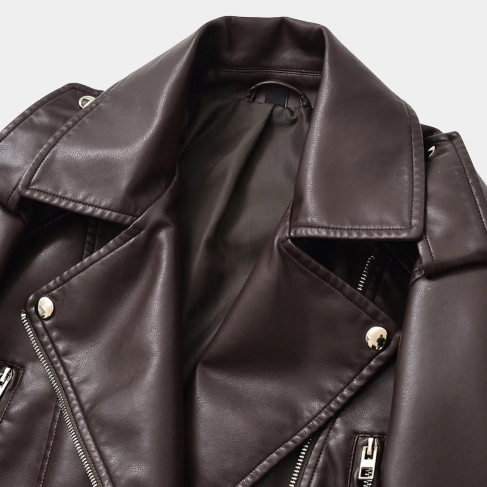 Detalhes da jaqueta de couro feminina marrom premium com zíper frontal e bolsos funcionais estilo biker