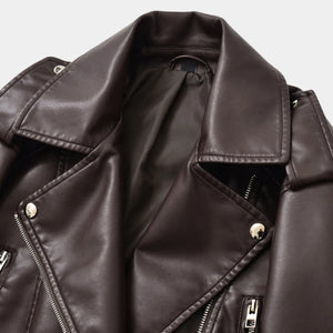 Detalhes da jaqueta de couro feminina marrom premium com zíper frontal e bolsos funcionais estilo biker