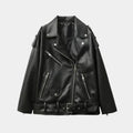 Jaqueta biker feminina preta oversized Valence em PU premium com aparência de couro, cinto ajustável e zíperes metálicos