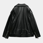 Vista traseira da jaqueta biker feminina preta oversized Valence com zíperes metálicos e visual moderno