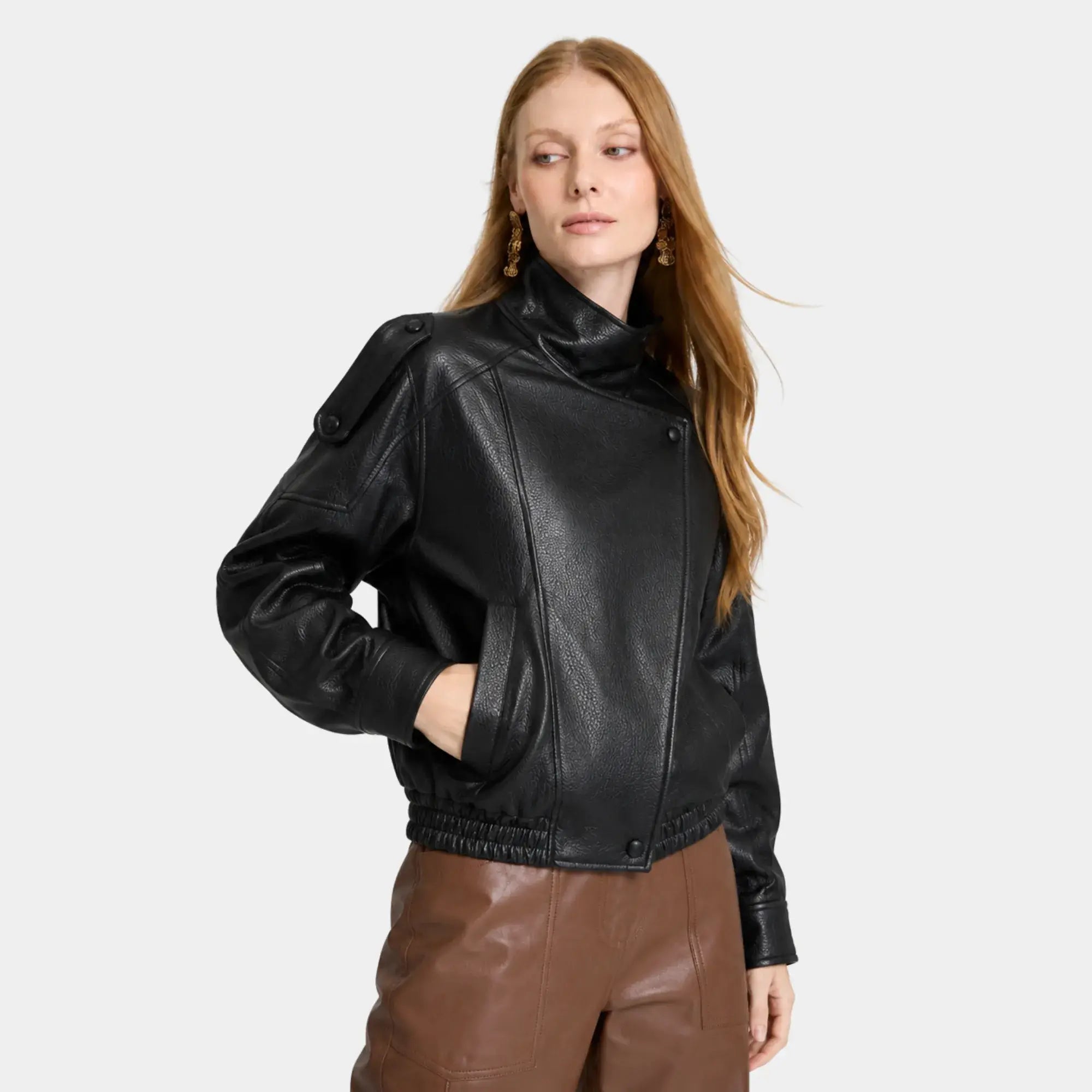 Jaqueta feminina preta oversized gola alta fashion em couro sintético premium elegante