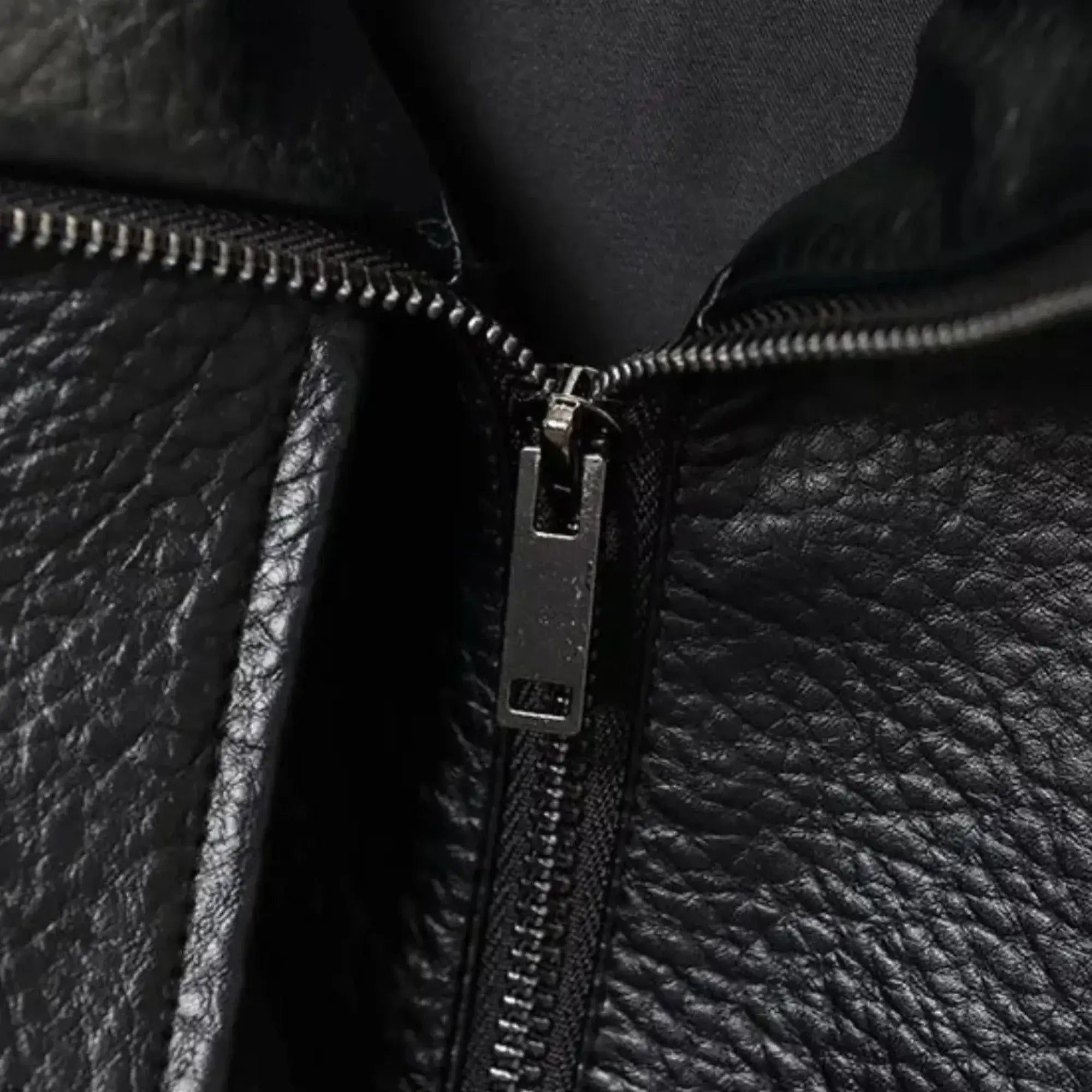 Jaqueta couro feminina oversized preta estilo luxo urbano com acabamento sofisticado