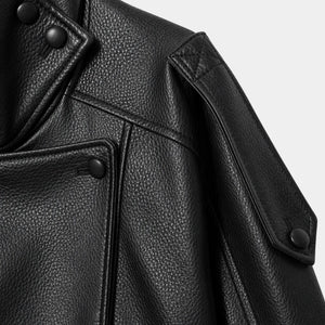 Jaqueta bomber feminina preta em couro eco premium com caimento oversized elegante
