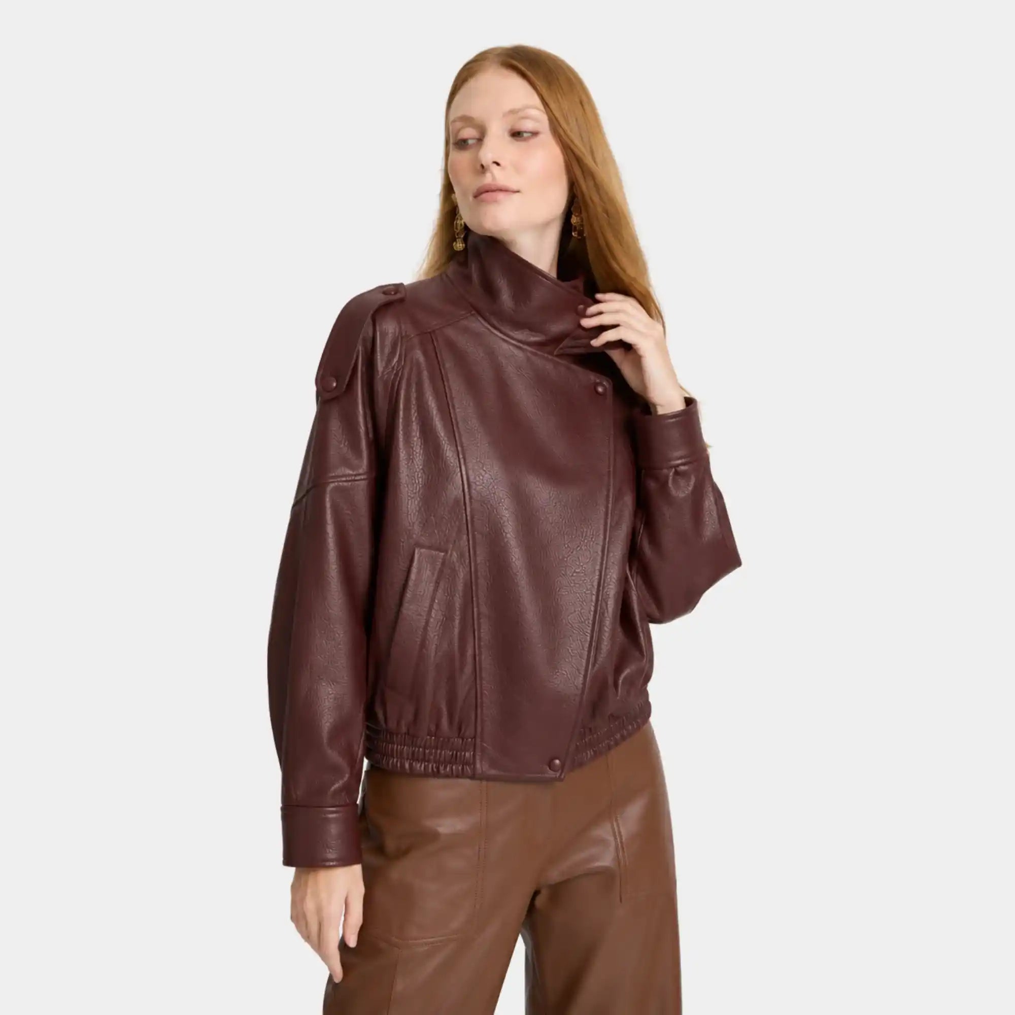 Jaqueta feminina vinho gola alta oversized com acabamento premium moderno