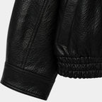 Vista traseira da jaqueta preta feminina oversized com acabamento premium e gola removível