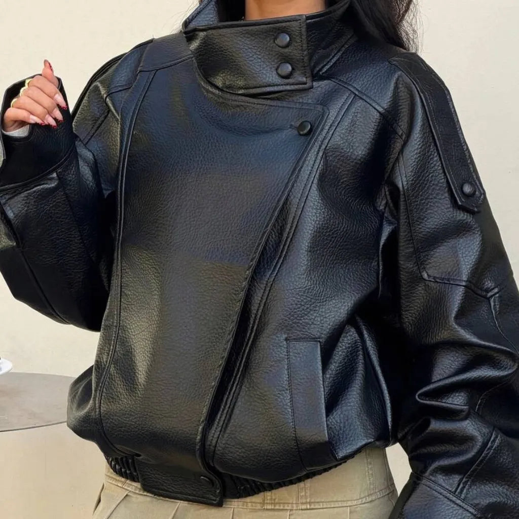 Jaqueta feminina preta gola alta couro sintético