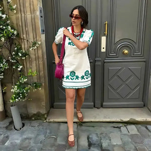 Vestido-Curto-Modelo-Ivy