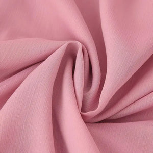 Babados em camadas na parte superior do vestido longo rosa estilo boho