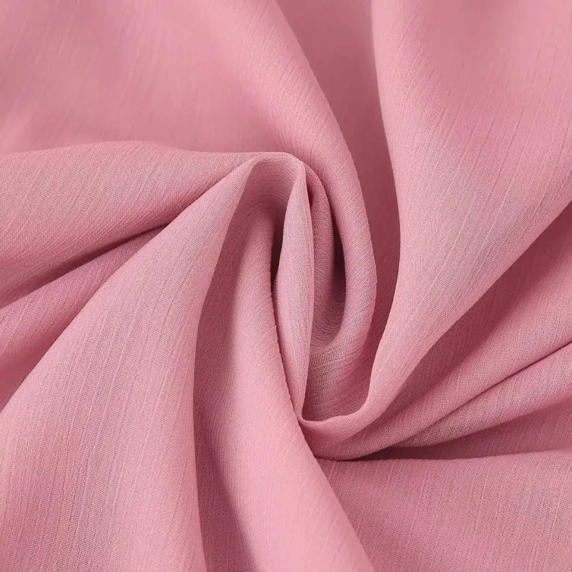 Babados em camadas na parte superior do vestido longo rosa estilo boho