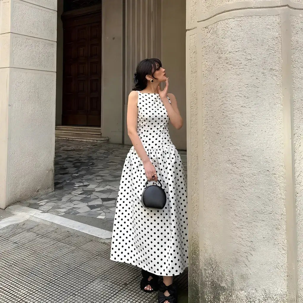 Vestido Longo Poá Acinturado Preto e Branco Elegante