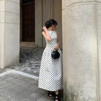 Vestido Longo Poá Acinturado Preto e Branco Elegante