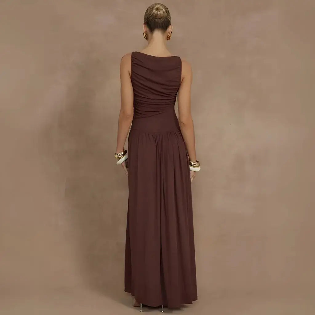 Vestido Longo de Festa com Decote Assimétrico Elegante