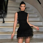 Vestido Preto Curto Justo com Babados em Tule