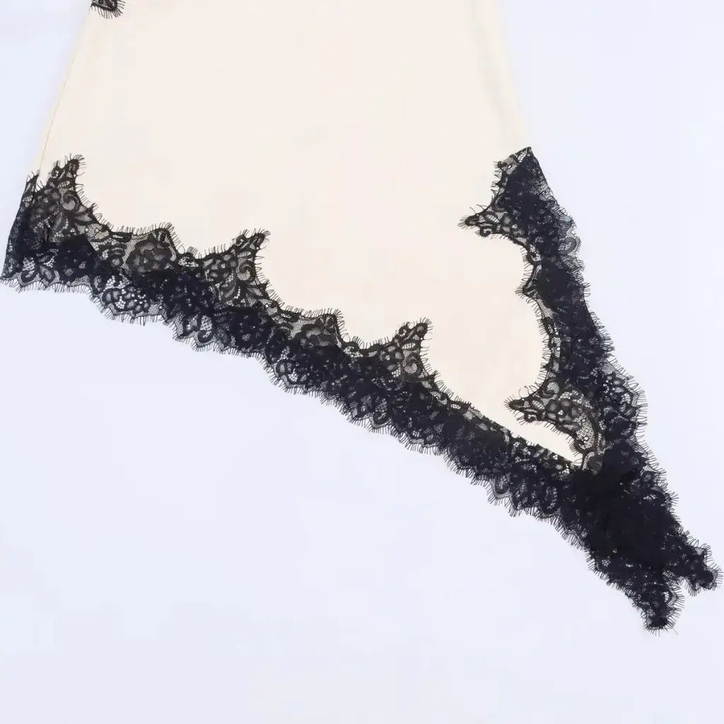 Vestido Slip Dress de Cetim Assimétrico com Renda Feminino