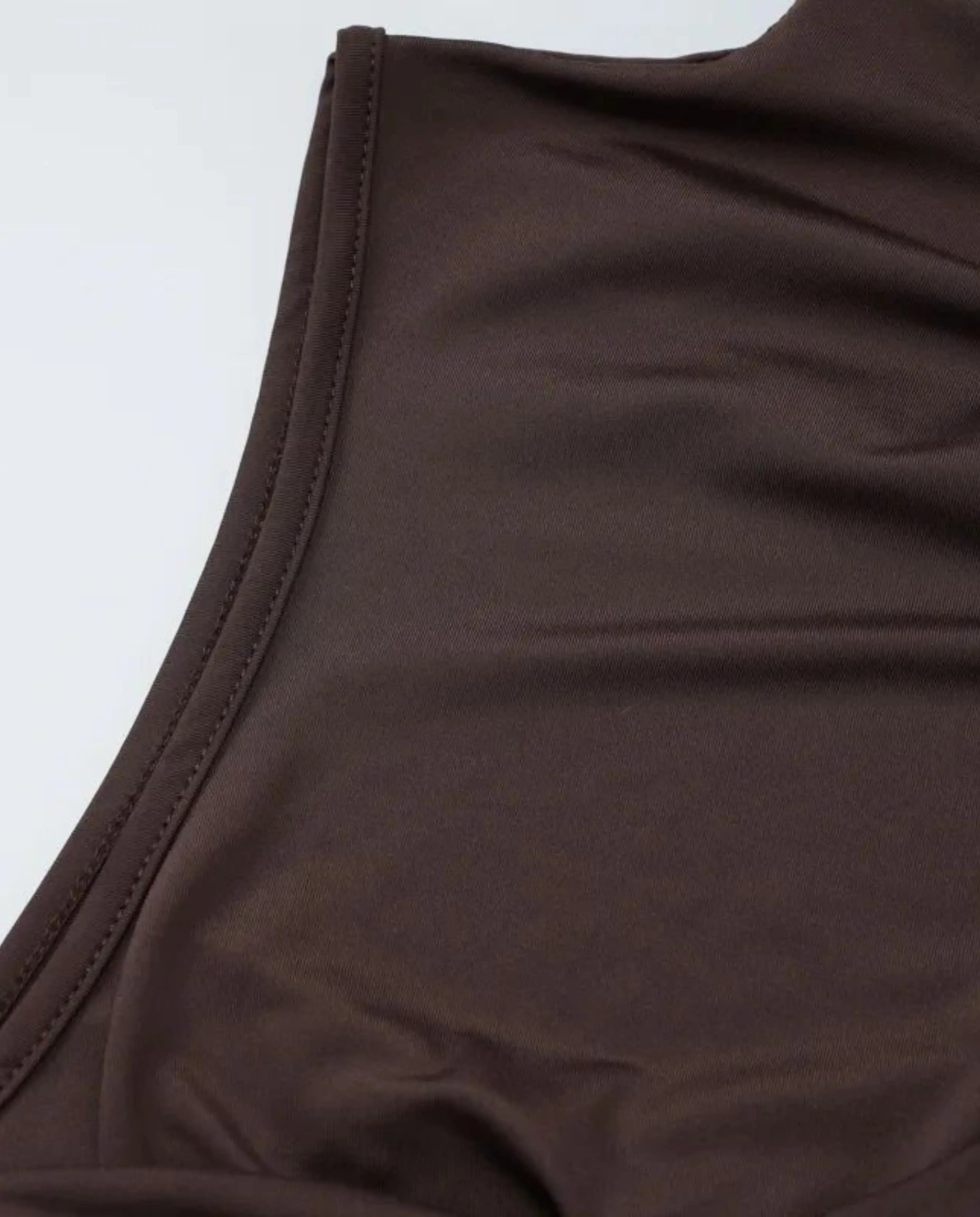 Vestido de Festa Curto Drapeado Cauda Lateral Elegante