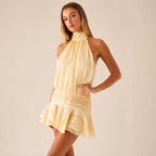 Vestido Feminino Curto Acetinado Gola Alta – Amalfi