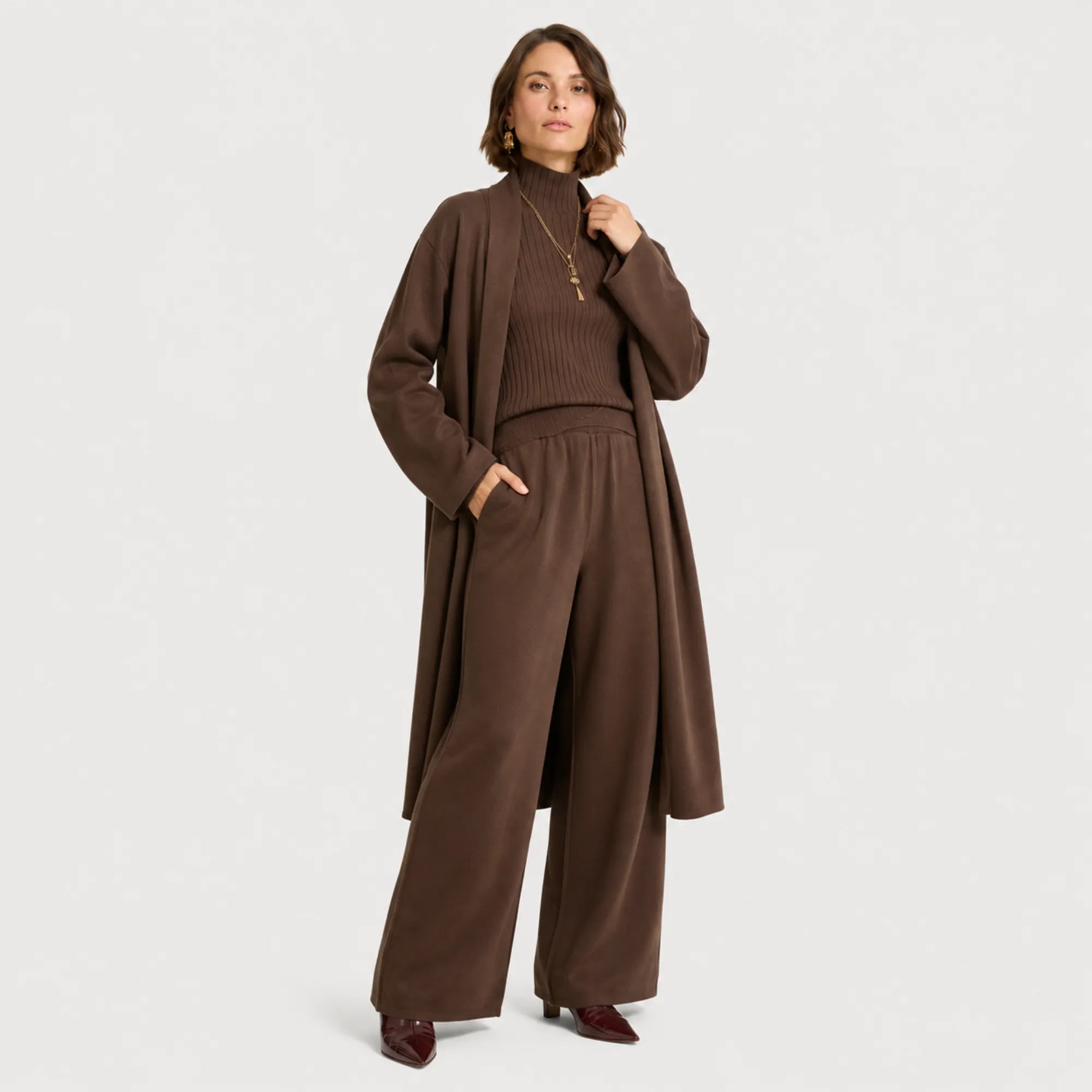 Conjunto marrom feminino em tricô premium com cardigan alongado, top e calça confortável