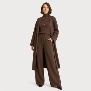 Conjunto tricô feminino marrom com cardigan longo e visual sofisticado para inverno