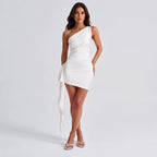 Vestido Feminino Curto de Cetim Ombro Único – Avery