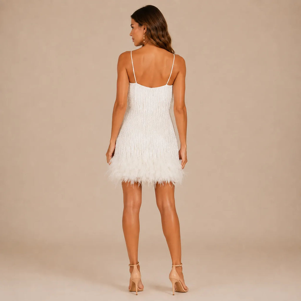 Vestido Feminino Curto de Paetê Franjas e Plumas – Anouk