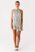 Vestido Feminino Curto Acetinado Gola Alta – Amalfi