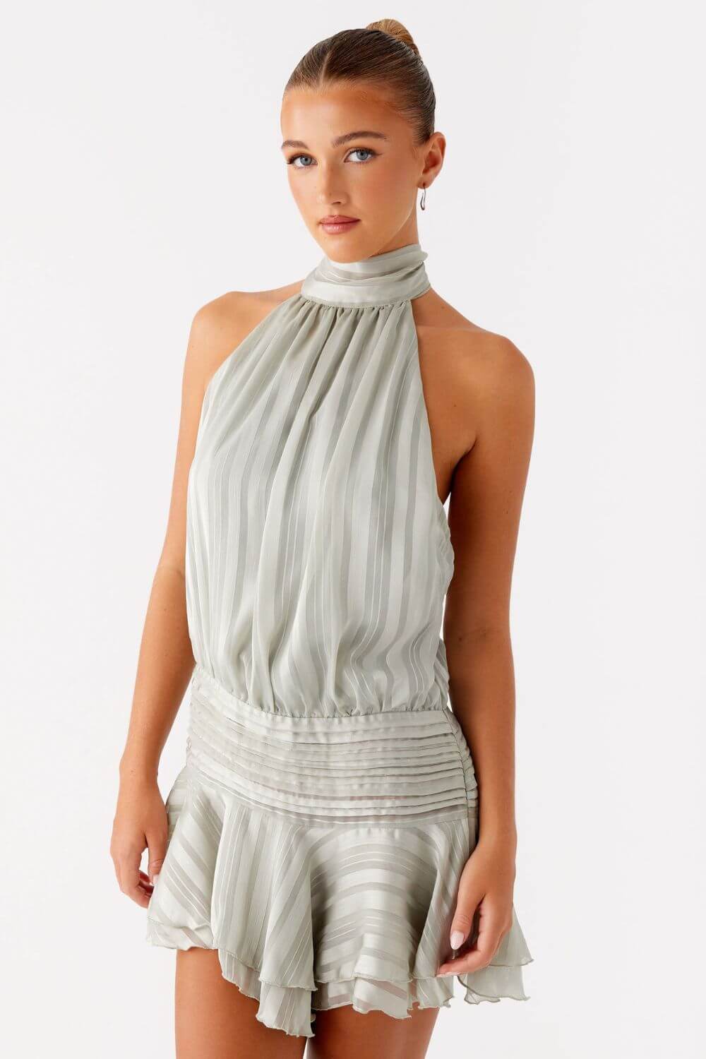 Vestido Feminino Curto Acetinado Gola Alta – Amalfi